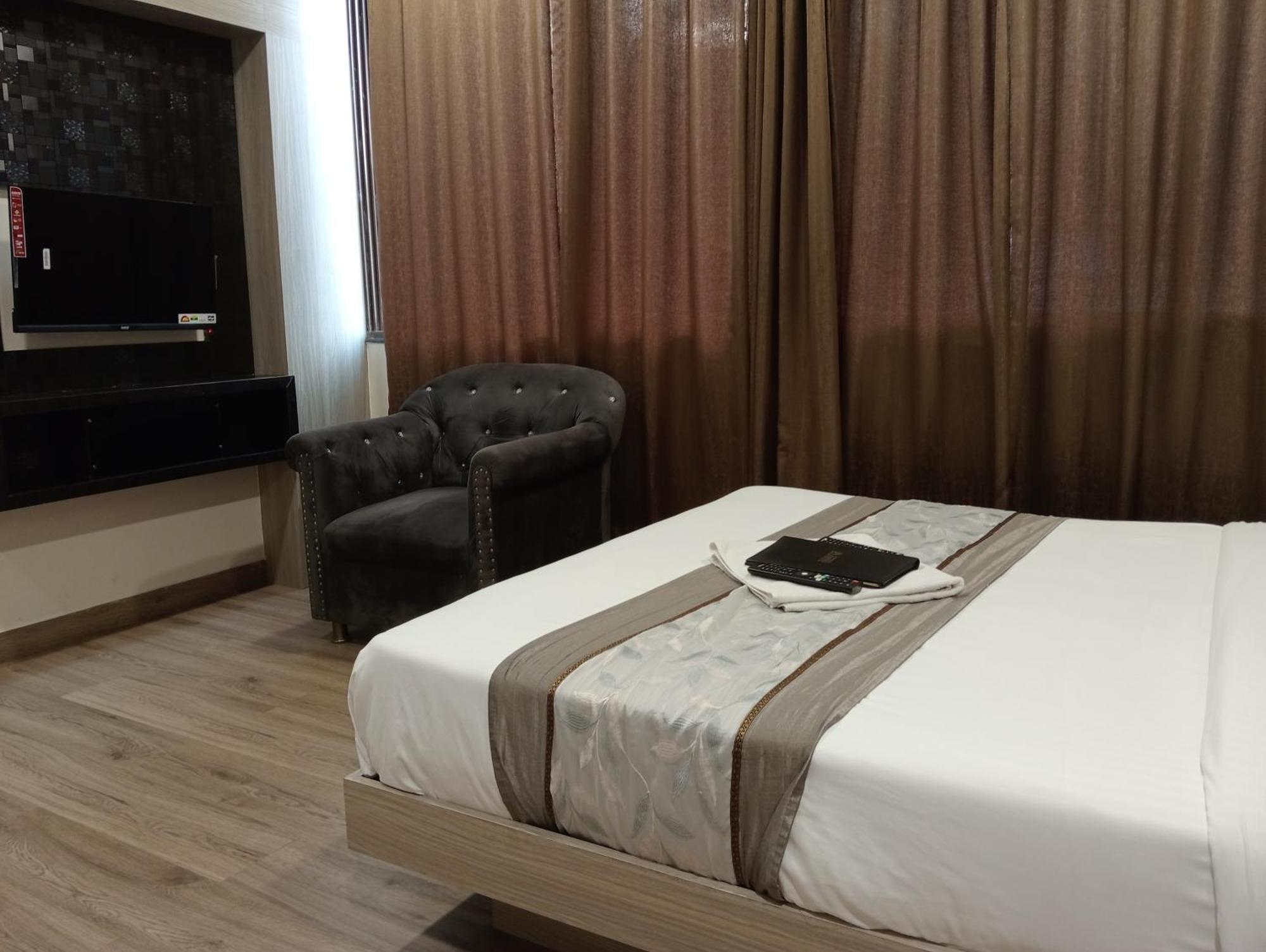 Hotel Arts International Mumbai Exteriör bild