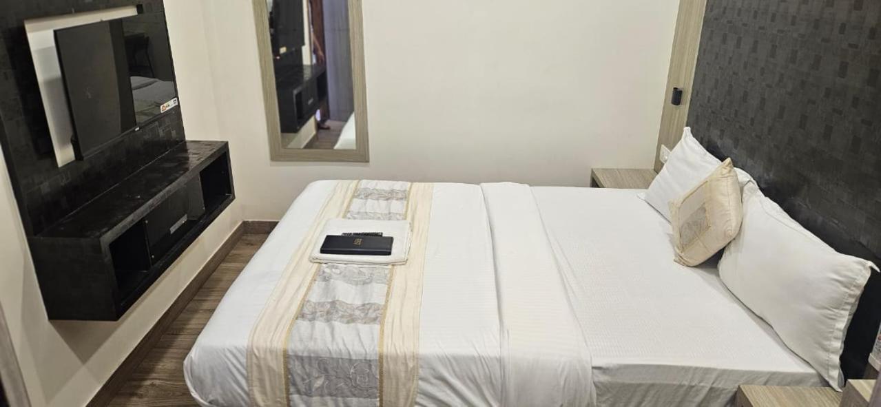 Hotel Arts International Mumbai Exteriör bild