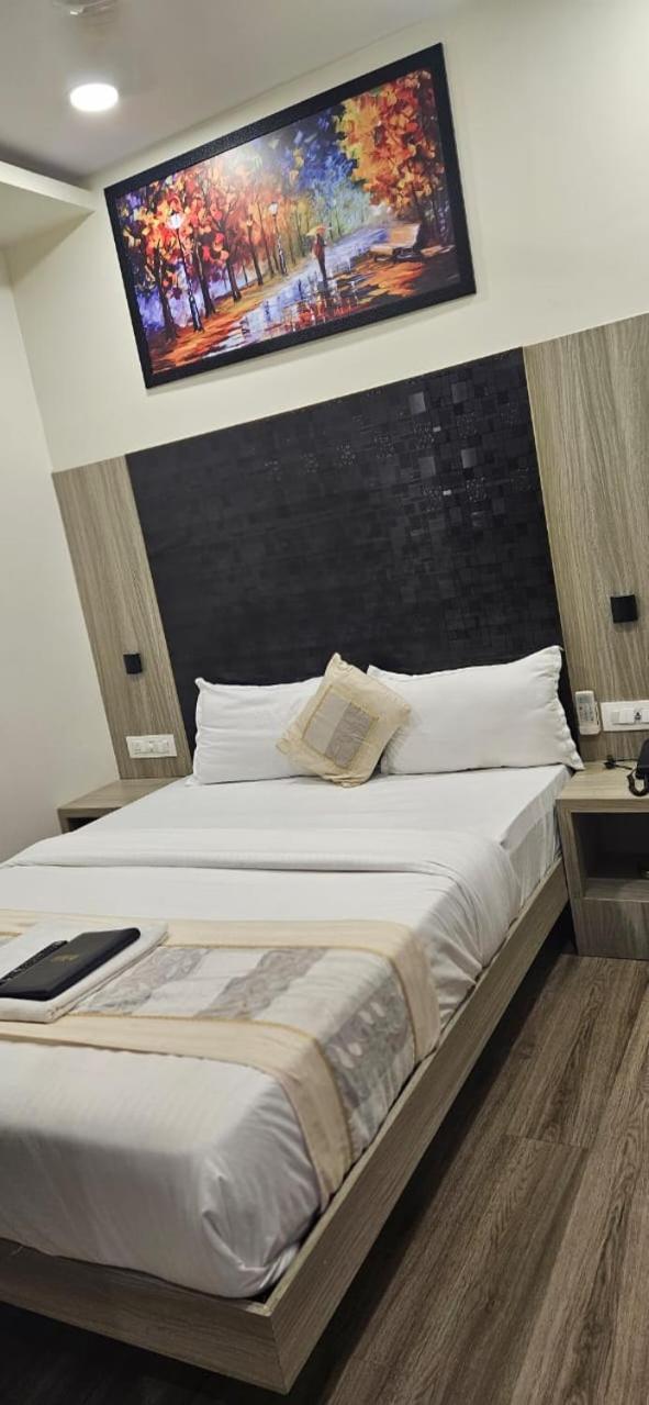 Hotel Arts International Mumbai Exteriör bild