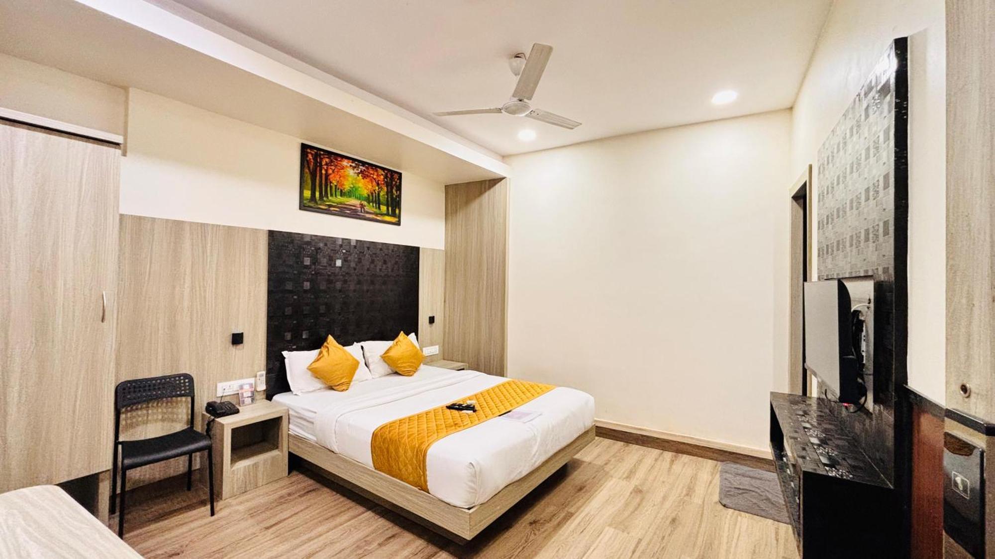 Hotel Arts International Mumbai Exteriör bild