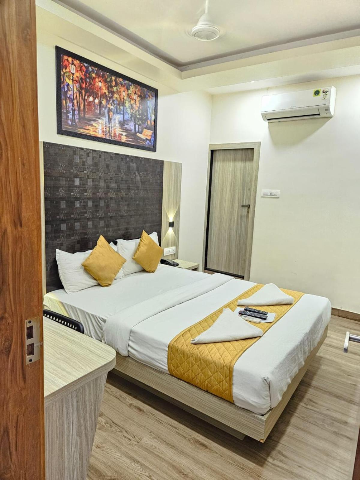 Hotel Arts International Mumbai Exteriör bild